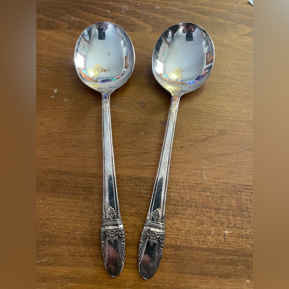 2 Rogers 1847 FIRST LOVE Silverplate Round Gumbo Soup Spoon Excellent
